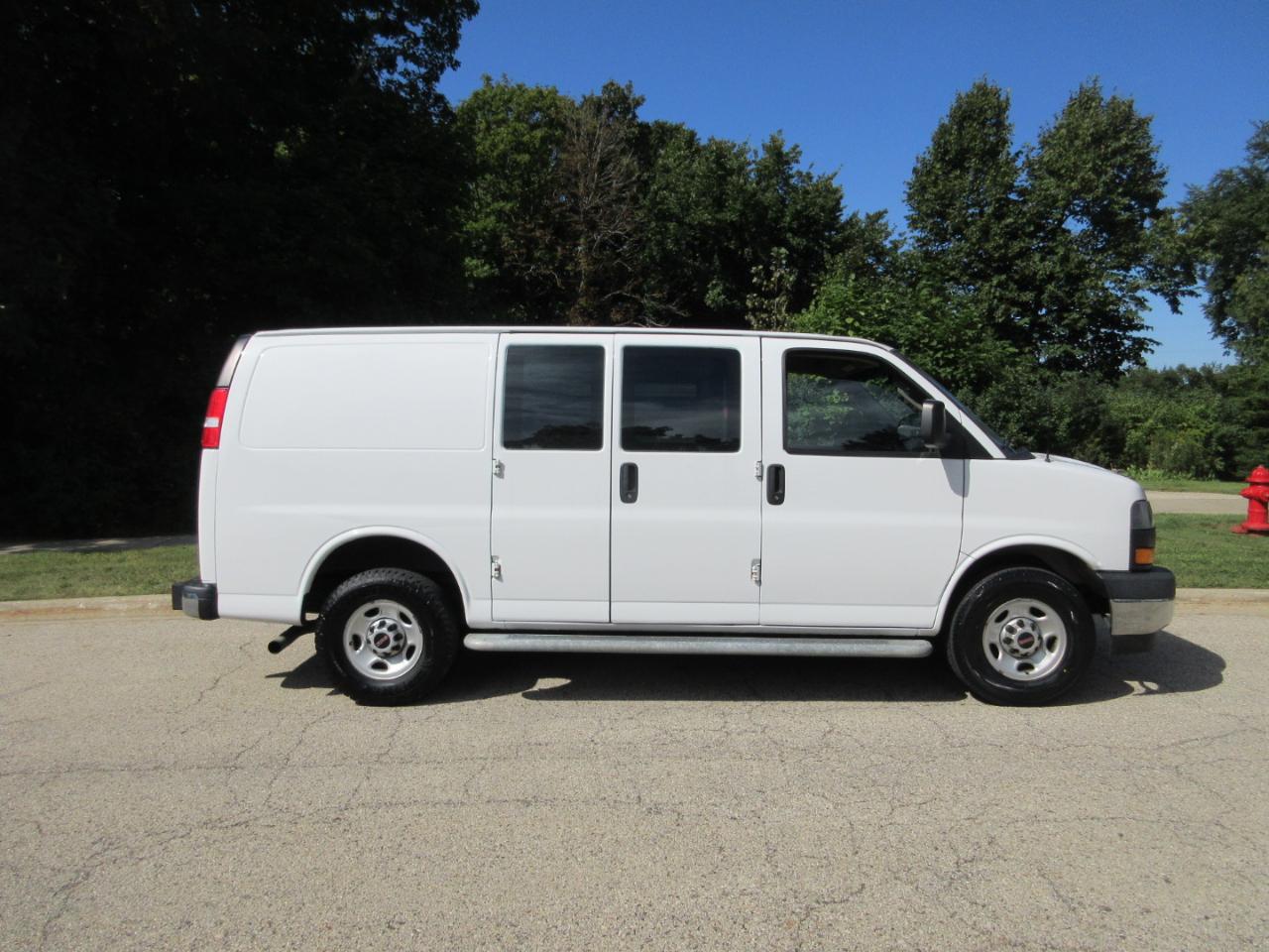 GMC Savana Cargo Van RWD 2500 135" 2020