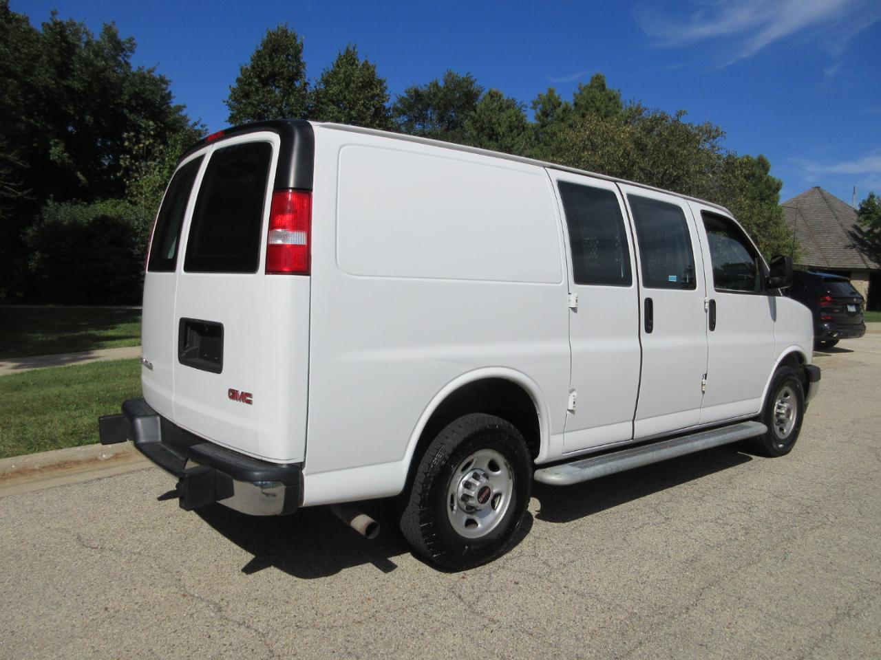 GMC Savana Cargo Van RWD 2500 135" 2020