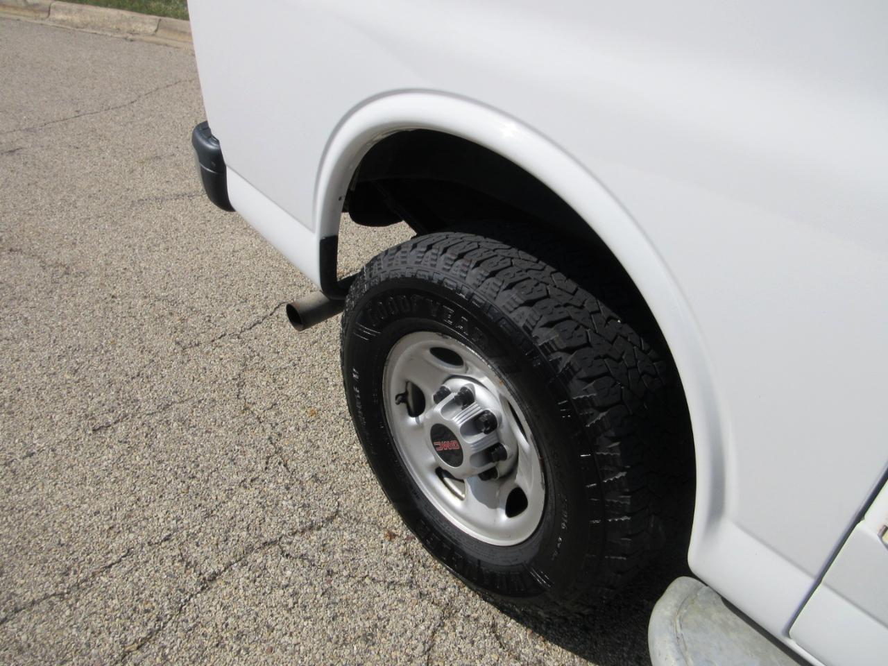 GMC Savana Cargo Van RWD 2500 135" 2020