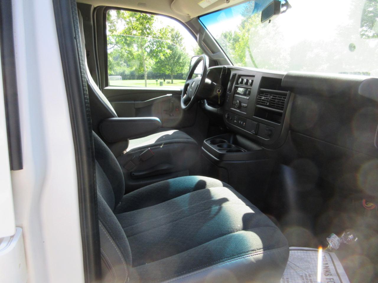GMC Savana Cargo Van RWD 2500 135" 2020