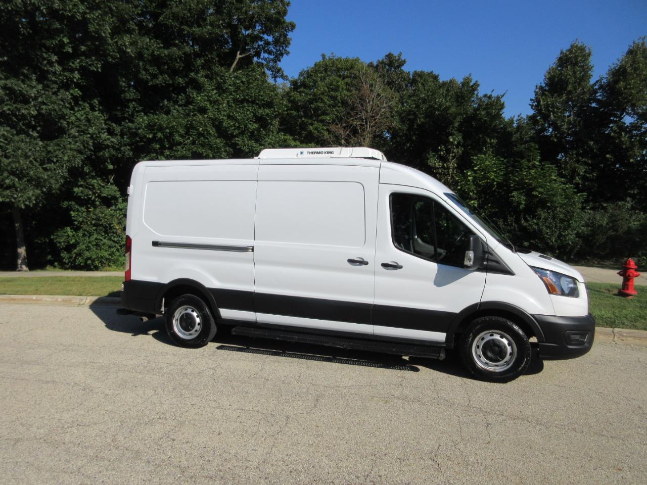 Ford Transit Cargo Van T-250 130" Med Rf 9070 GVWR RWD 2021