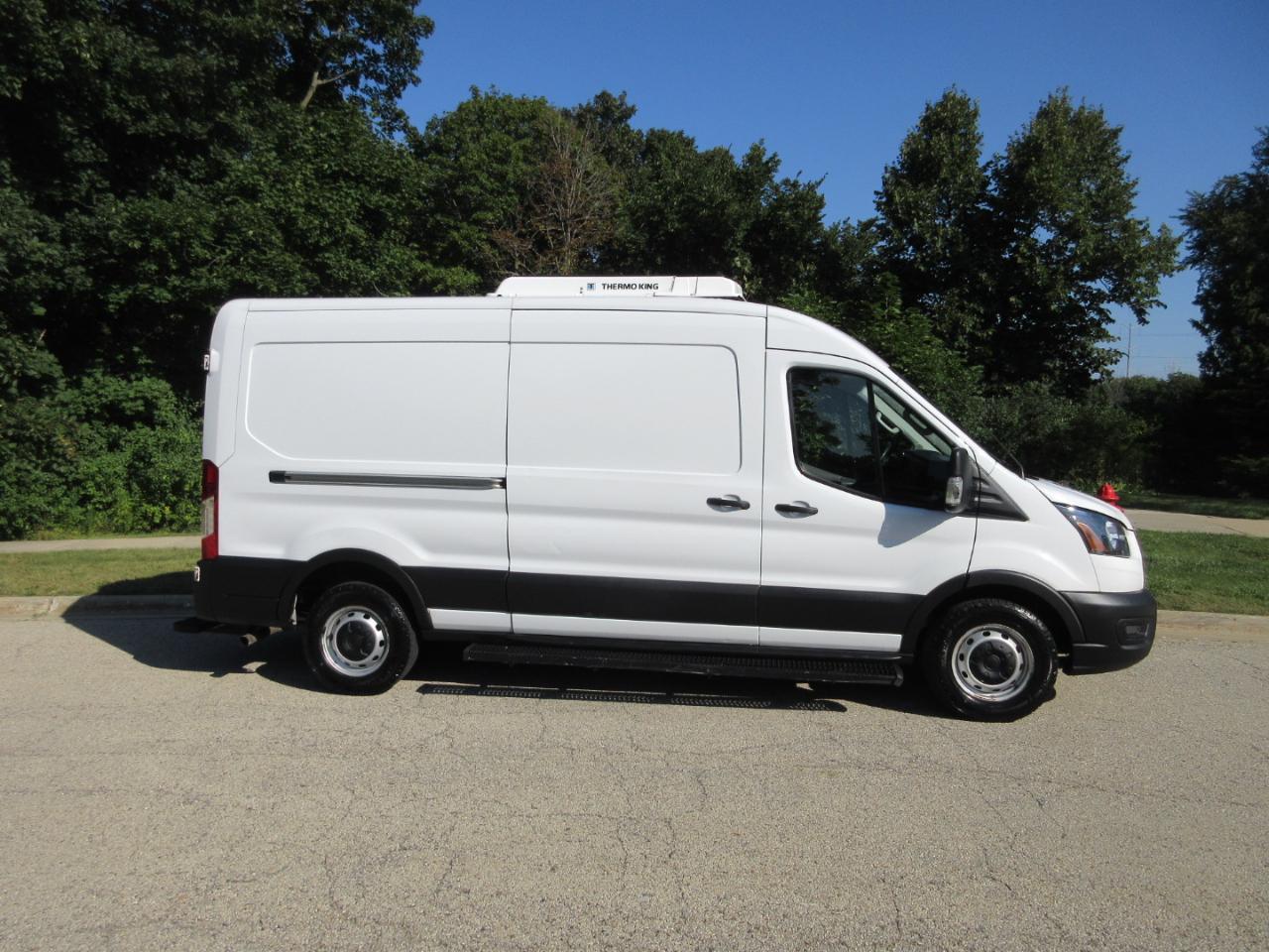 Ford Transit Cargo Van T-250 130" Med Rf 9070 GVWR RWD 2021