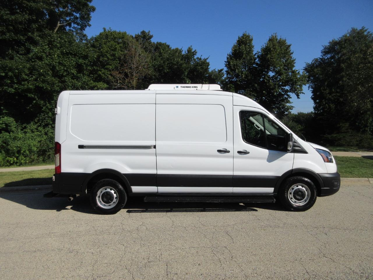Ford Transit Cargo Van T-250 130" Med Rf 9070 GVWR RWD 2021