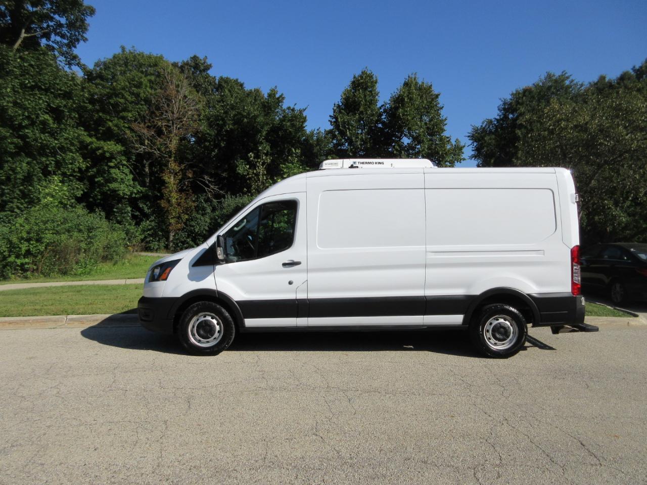 Ford Transit Cargo Van T-250 130" Med Rf 9070 GVWR RWD 2021
