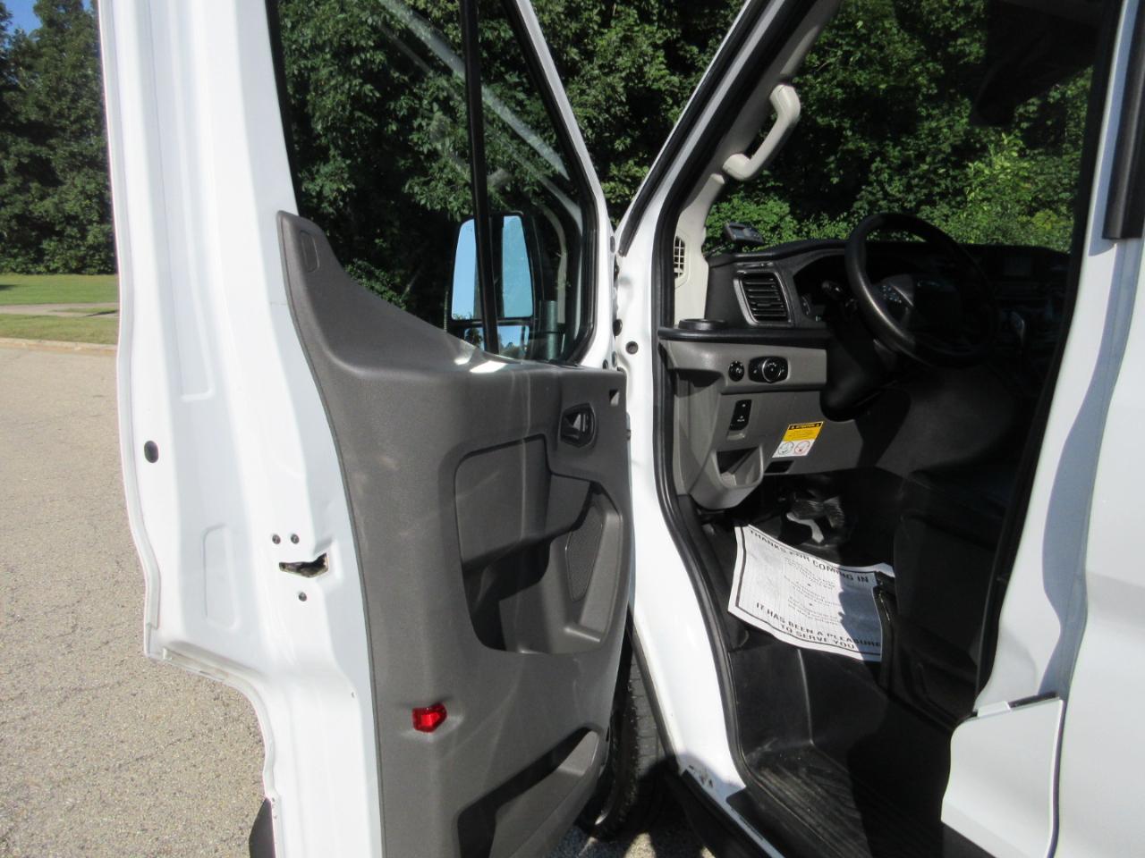 Ford Transit Cargo Van T-250 130" Med Rf 9070 GVWR RWD 2021