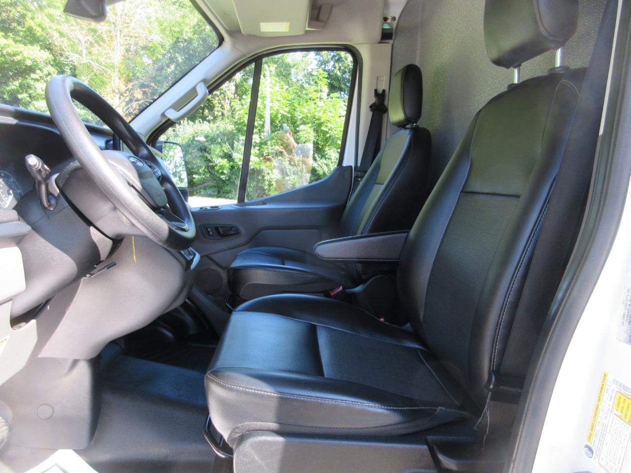 Ford Transit Cargo Van T-250 130" Med Rf 9070 GVWR RWD 2021
