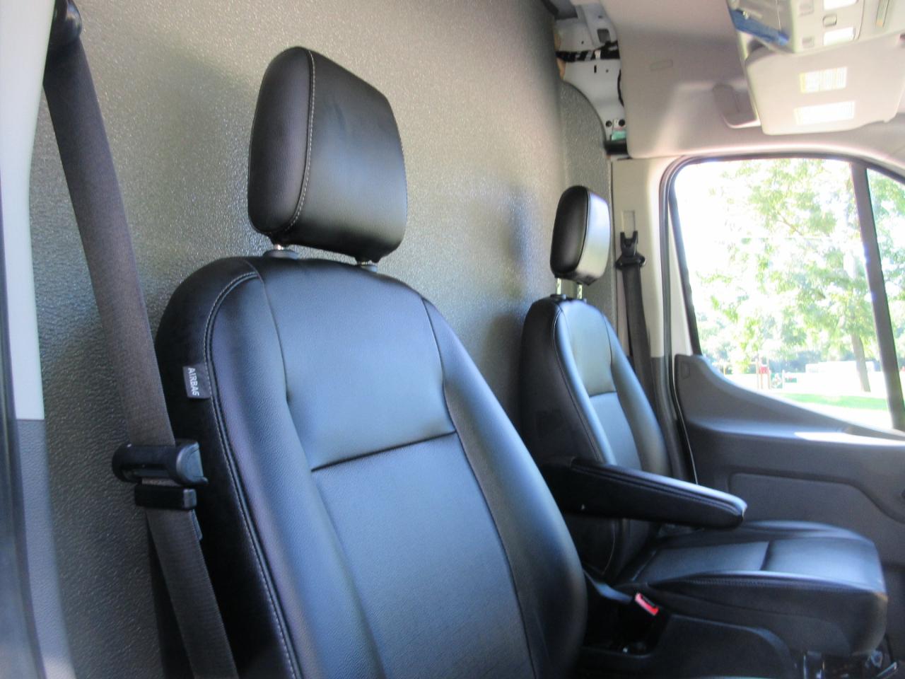 Ford Transit Cargo Van T-250 130" Med Rf 9070 GVWR RWD 2021