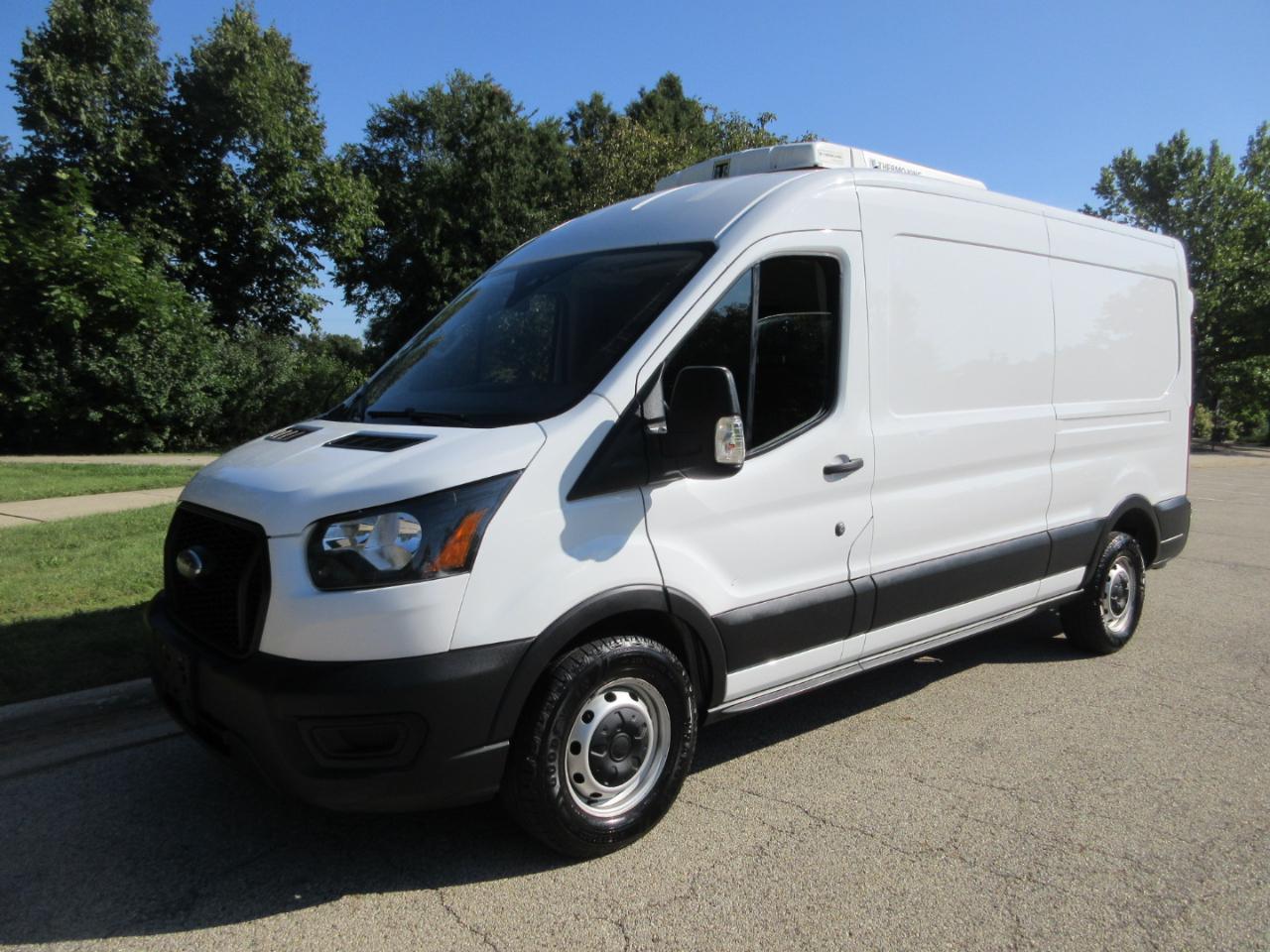 Ford Transit Cargo Van T-250 130" Med Rf 9070 GVWR RWD 2021