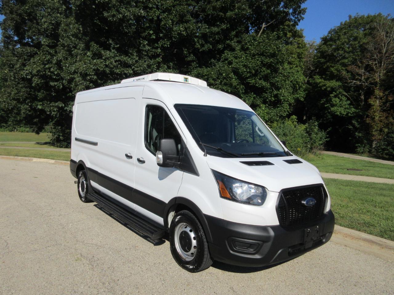 Ford Transit Cargo Van T-250 130" Med Rf 9070 GVWR RWD 2021