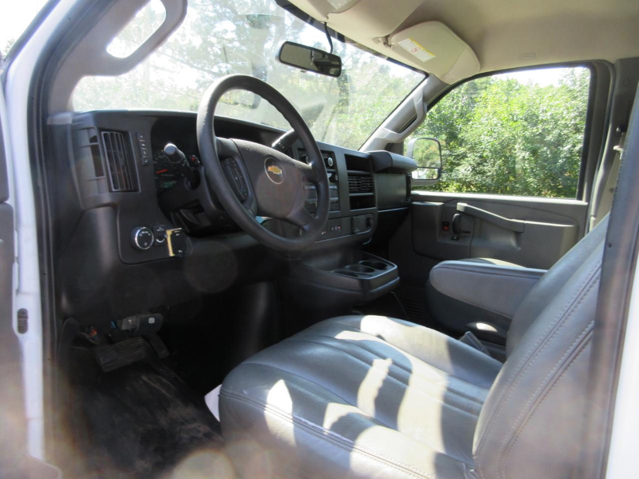 Chevrolet Express Cargo Van RWD 2500 135" 2021