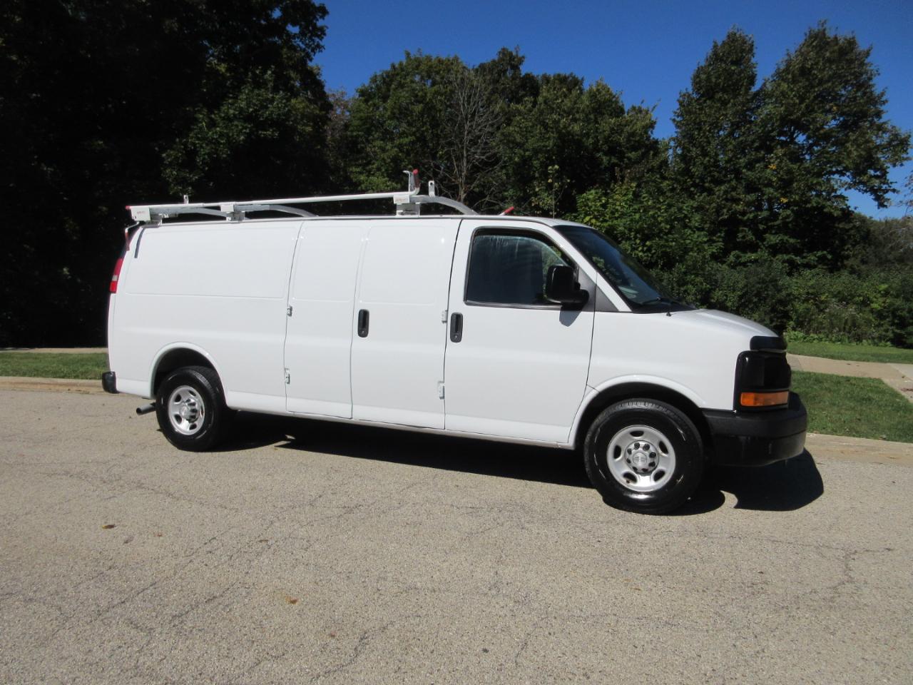 Chevrolet Express Cargo Van RWD 3500 155" 2016