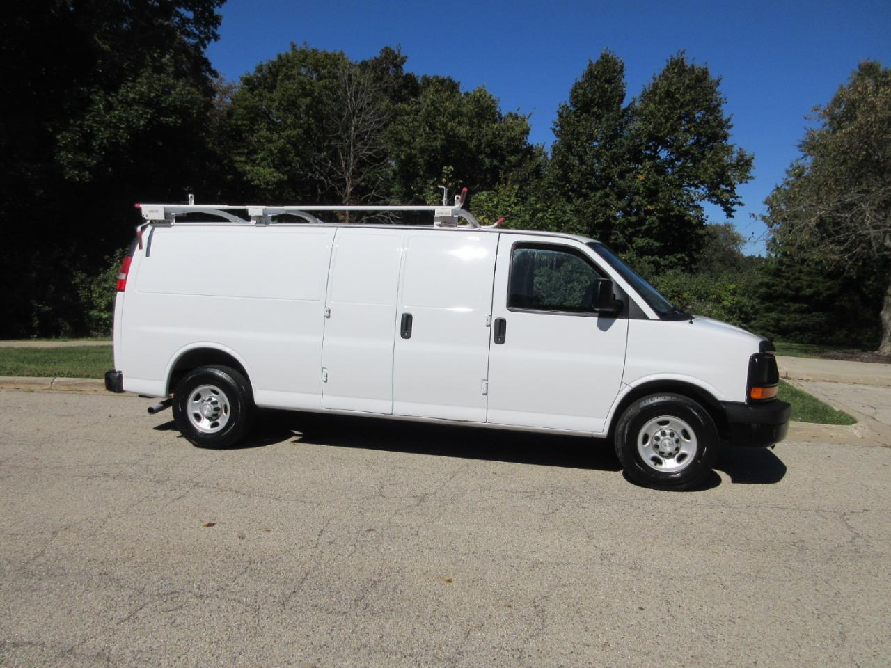 Chevrolet Express Cargo Van RWD 3500 155" 2016