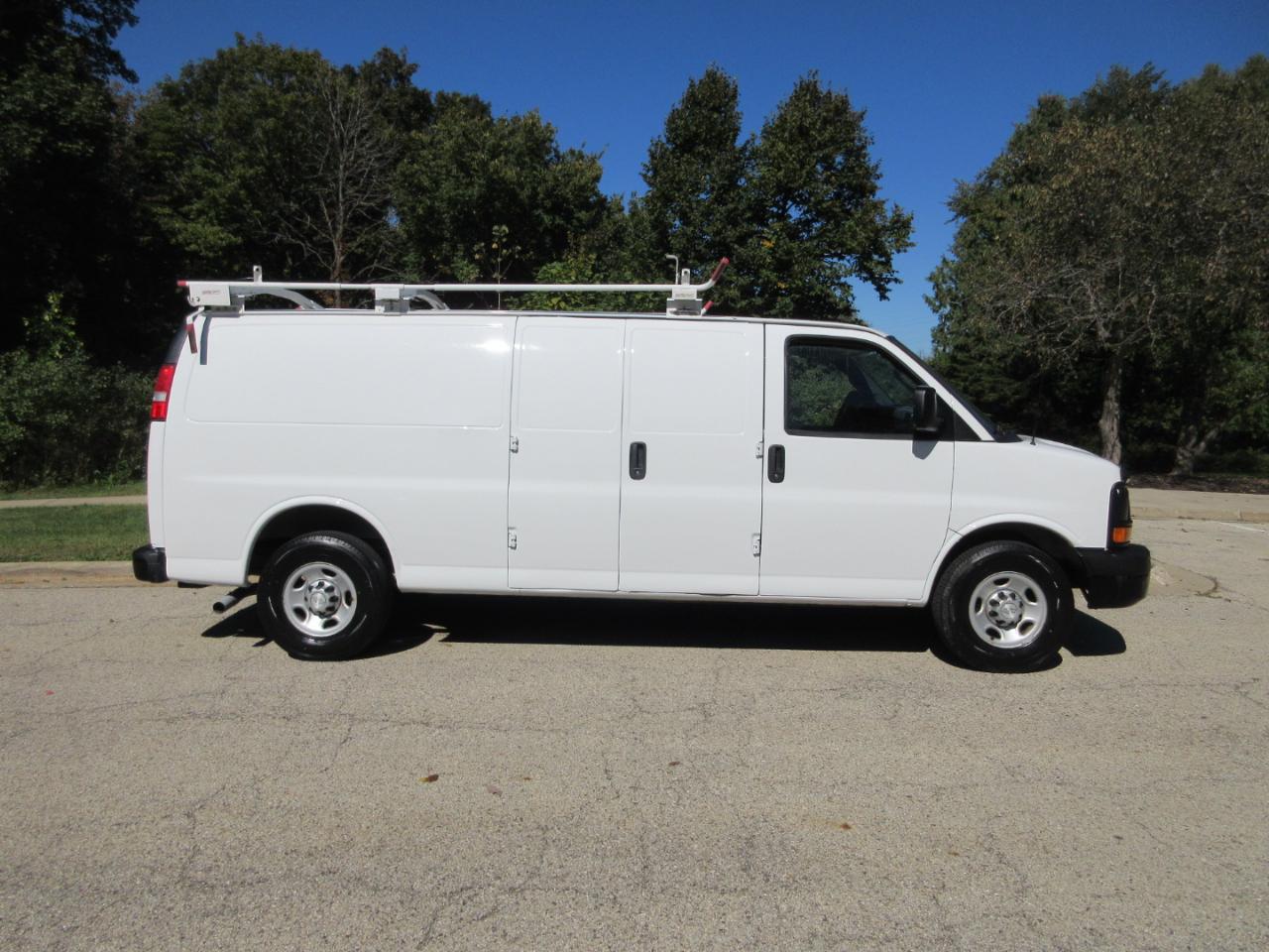 Chevrolet Express Cargo Van RWD 3500 155" 2016