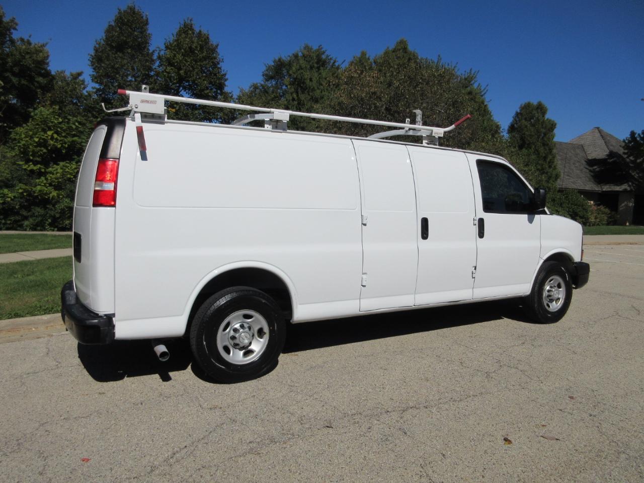 Chevrolet Express Cargo Van RWD 3500 155" 2016