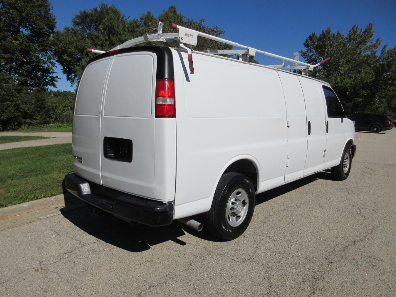Chevrolet Express Cargo Van RWD 3500 155" 2016