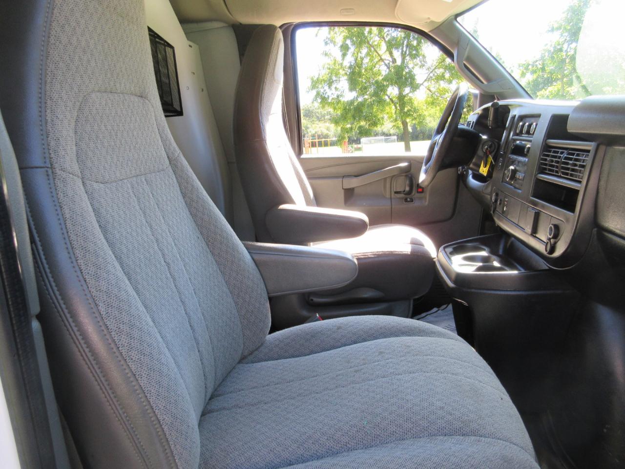 Chevrolet Express Cargo Van RWD 3500 155" 2016