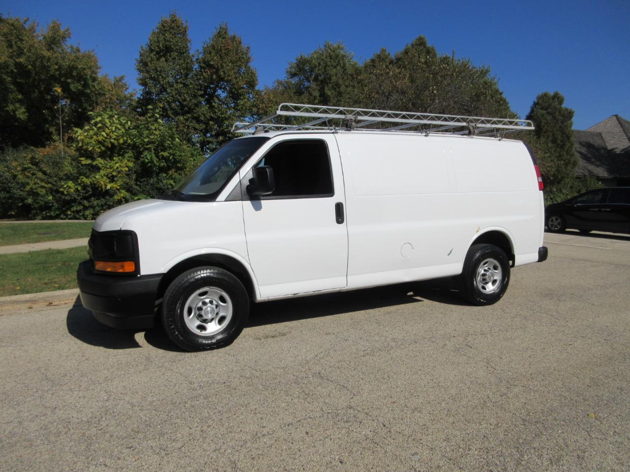 Chevrolet Express Cargo Van RWD 3500 135" 2017