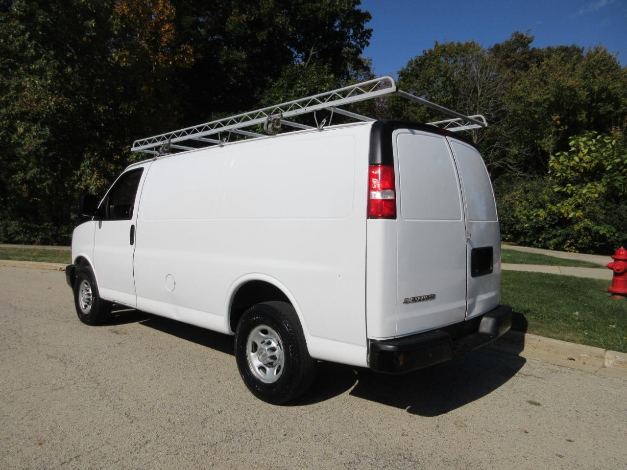Chevrolet Express Cargo Van RWD 3500 135" 2017