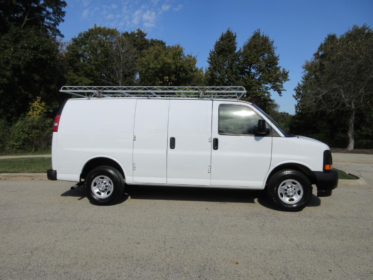 Chevrolet Express Cargo Van RWD 3500 135" 2017