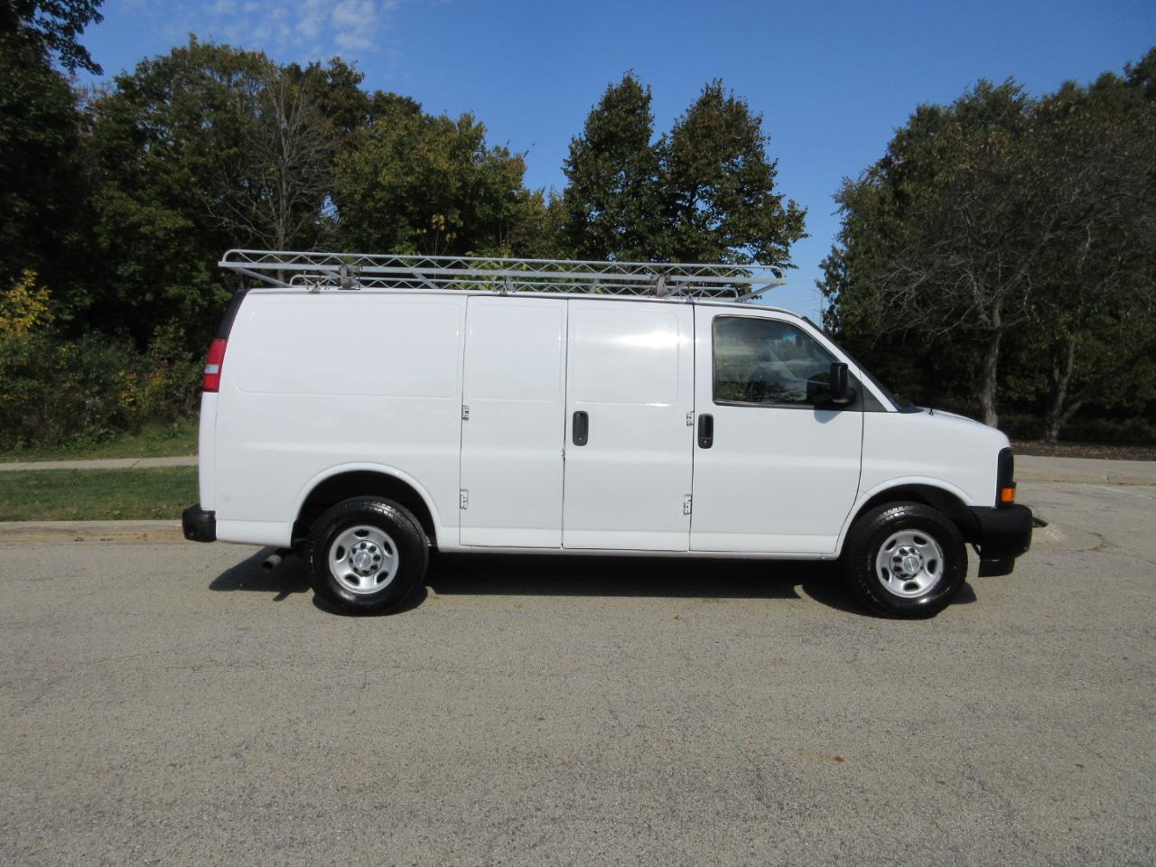 Chevrolet Express Cargo Van RWD 3500 135" 2017