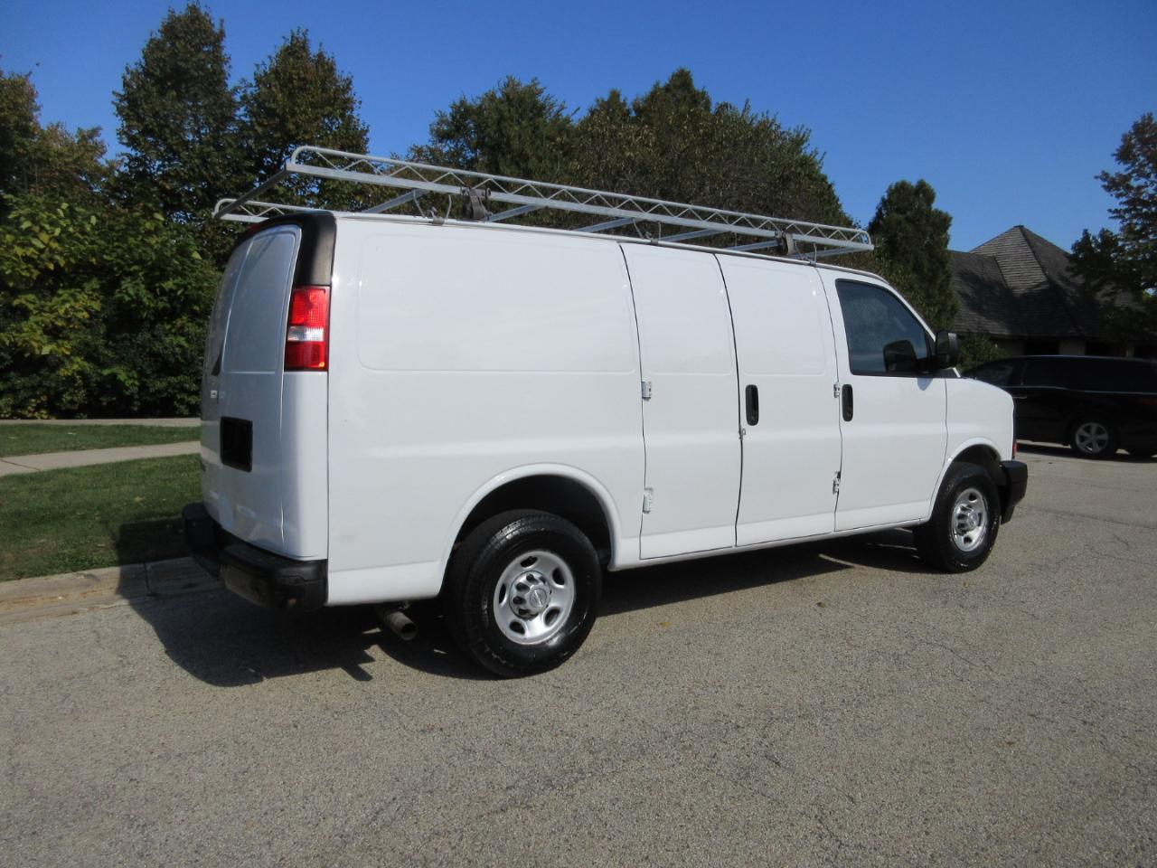Chevrolet Express Cargo Van RWD 3500 135" 2017