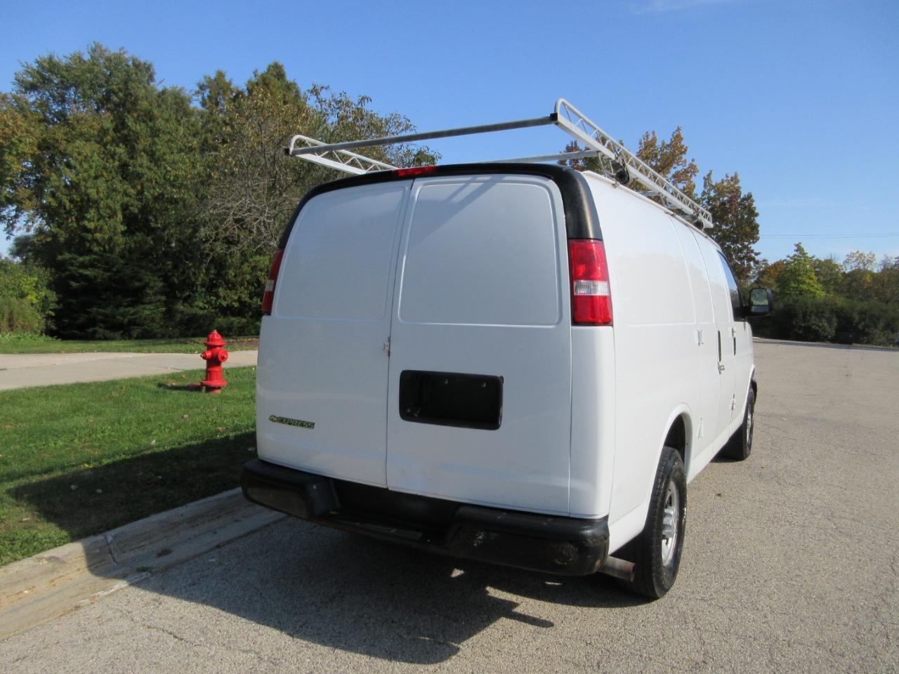 Chevrolet Express Cargo Van RWD 3500 135" 2017