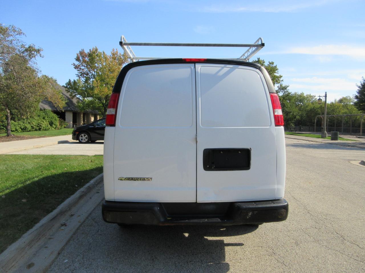 Chevrolet Express Cargo Van RWD 3500 135" 2017