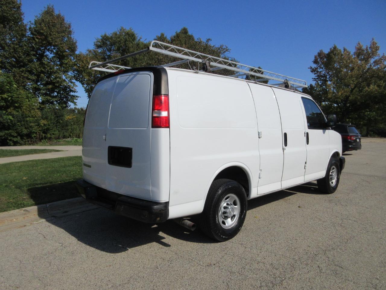 Chevrolet Express Cargo Van RWD 3500 135" 2017