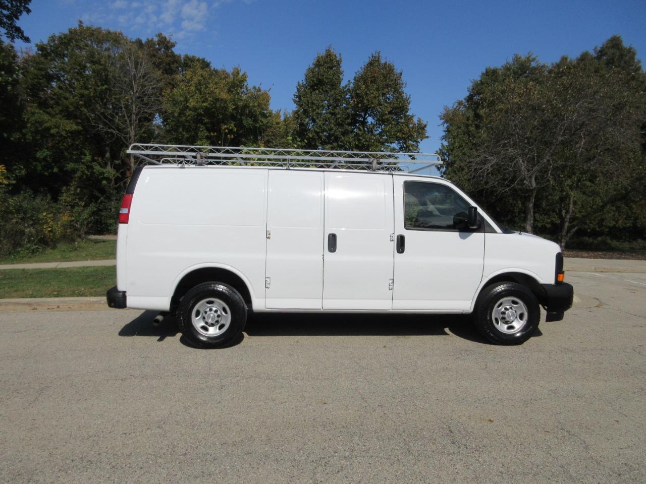 Chevrolet Express Cargo Van RWD 3500 135" 2017
