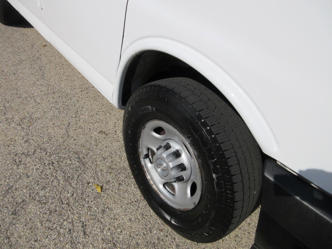 Chevrolet Express Cargo Van RWD 3500 135" 2017
