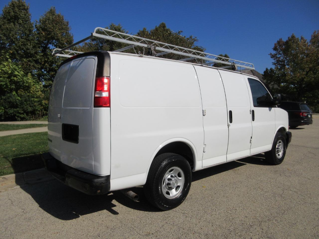 Chevrolet Express Cargo Van RWD 3500 135" 2017