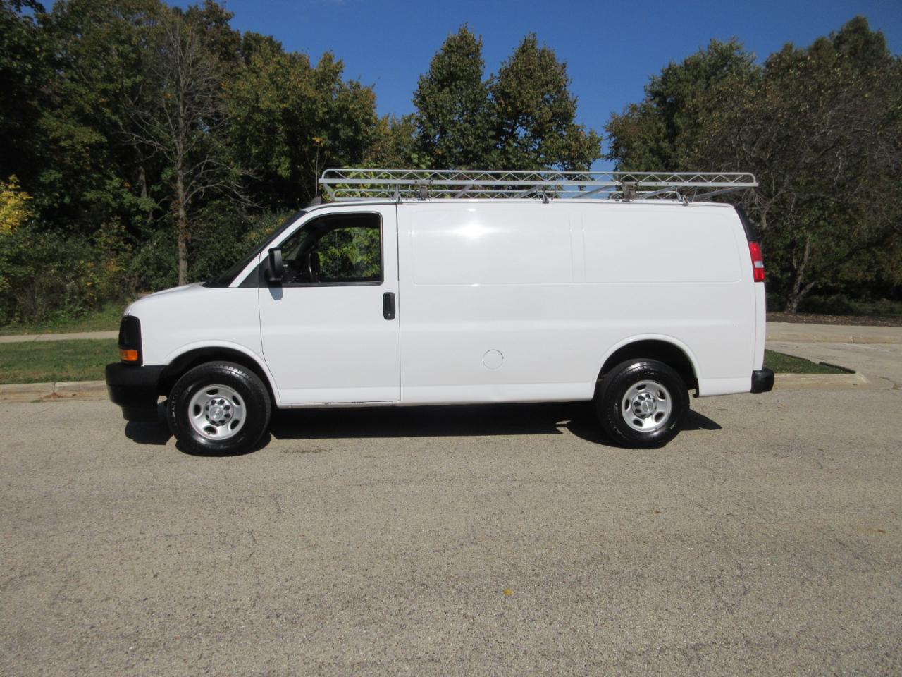 Chevrolet Express Cargo Van RWD 3500 135" 2017