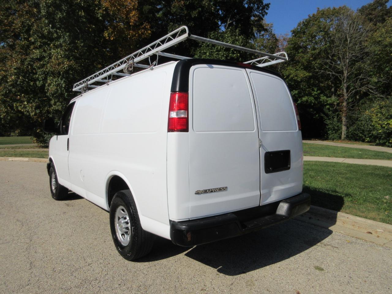 Chevrolet Express Cargo Van RWD 3500 135" 2017
