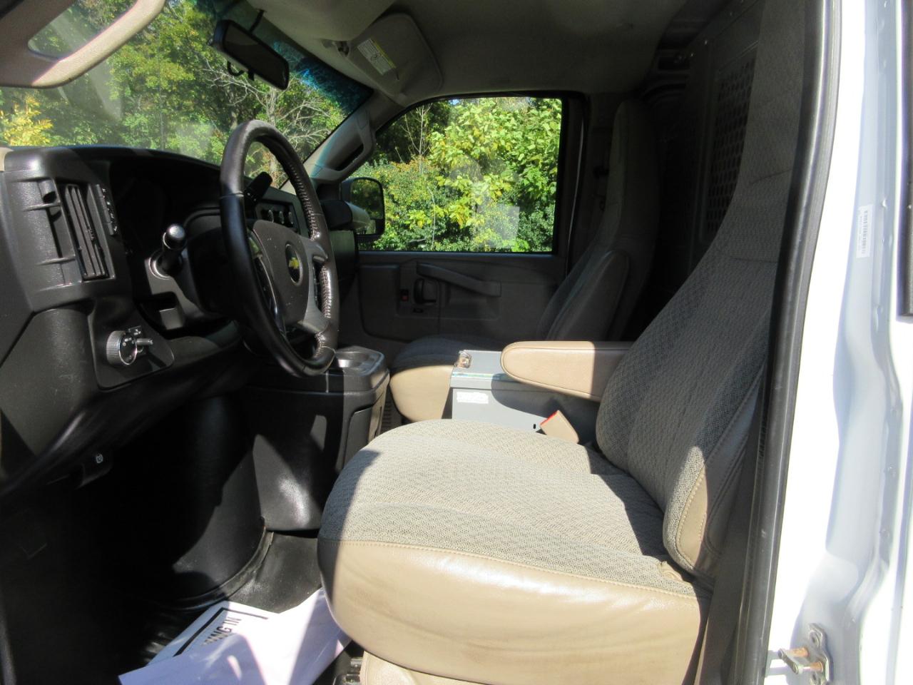 Chevrolet Express Cargo Van RWD 3500 135" 2017