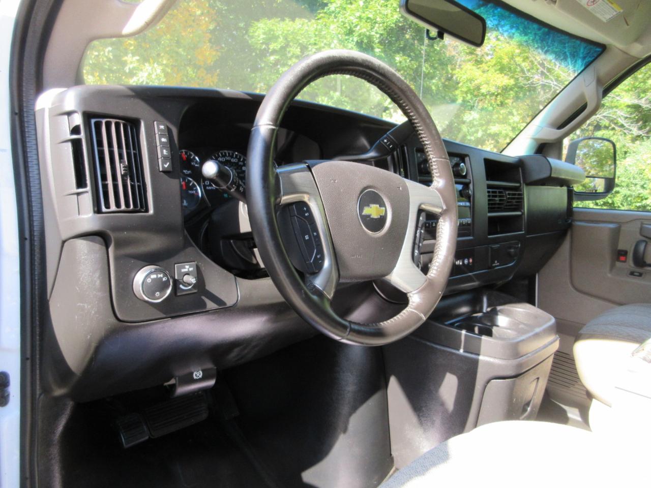 Chevrolet Express Cargo Van RWD 3500 135" 2017
