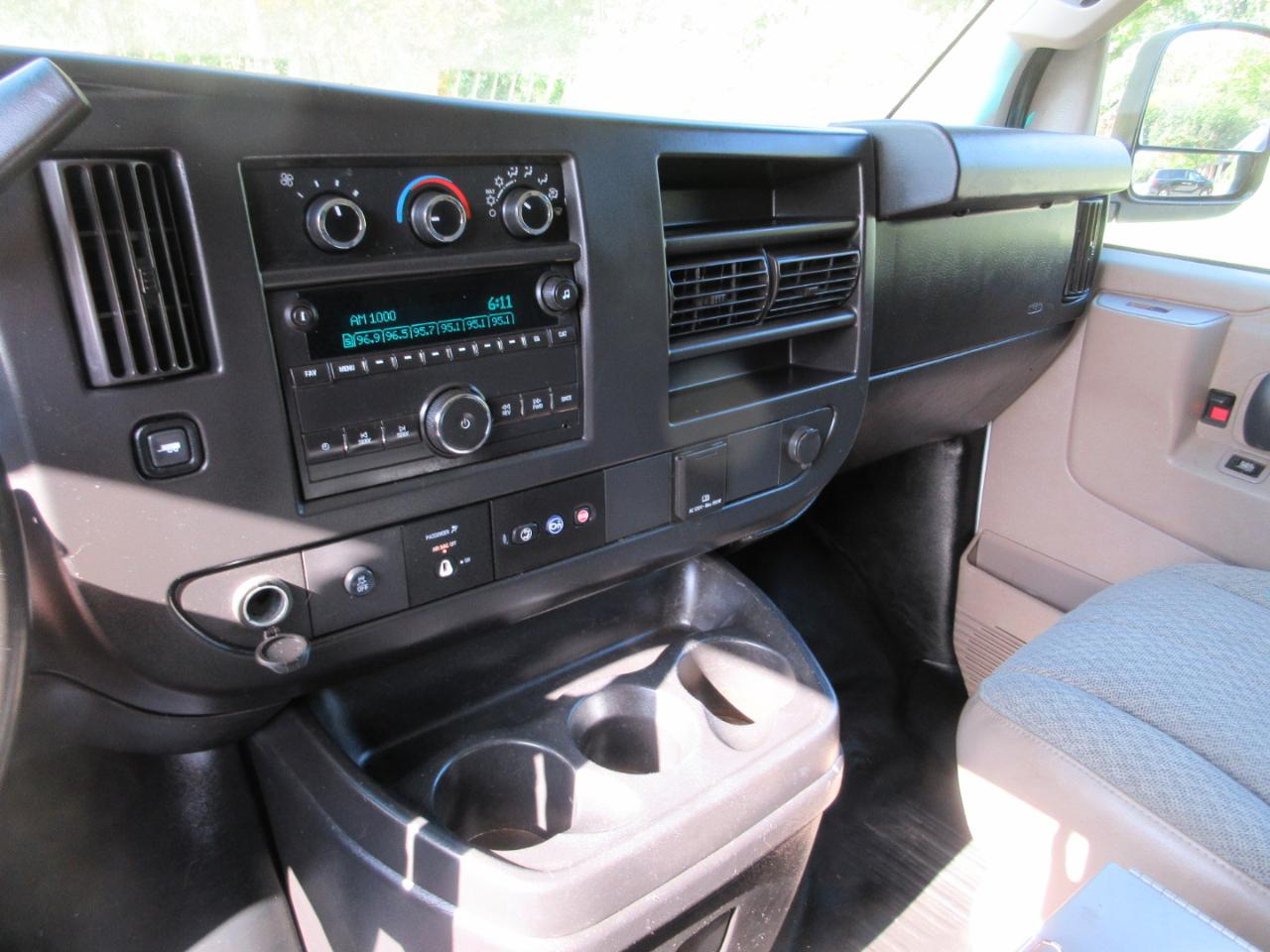Chevrolet Express Cargo Van RWD 3500 135" 2017