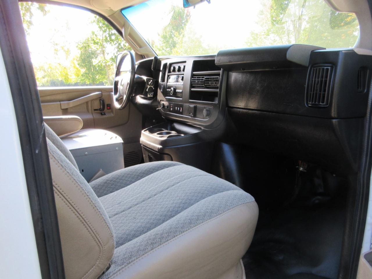 Chevrolet Express Cargo Van RWD 3500 135" 2017