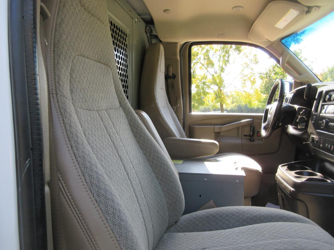 Chevrolet Express Cargo Van RWD 3500 135" 2017