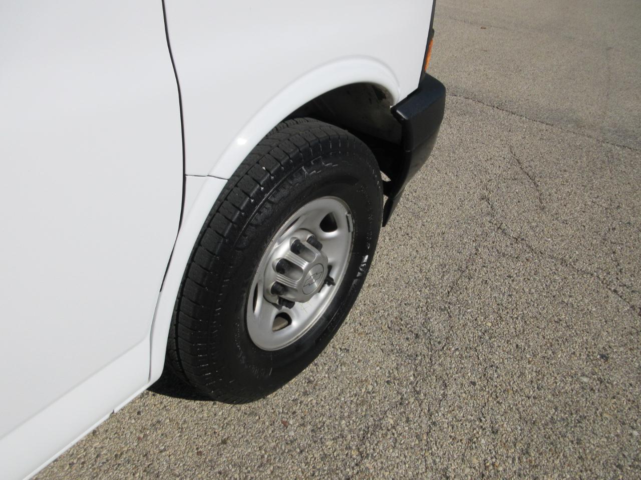 Chevrolet Express Cargo Van RWD 2500 135" 2017