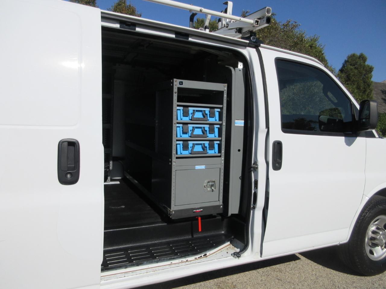 Chevrolet Express Cargo Van RWD 2500 135" 2017