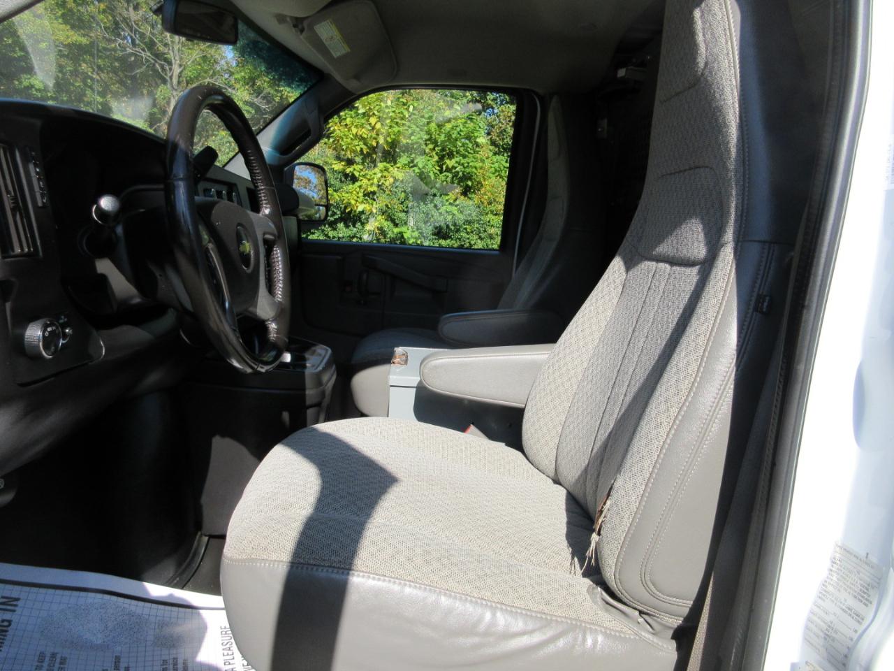 Chevrolet Express Cargo Van RWD 2500 135" 2017