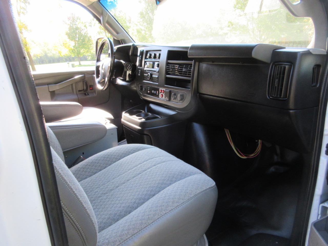 Chevrolet Express Cargo Van RWD 2500 135" 2017