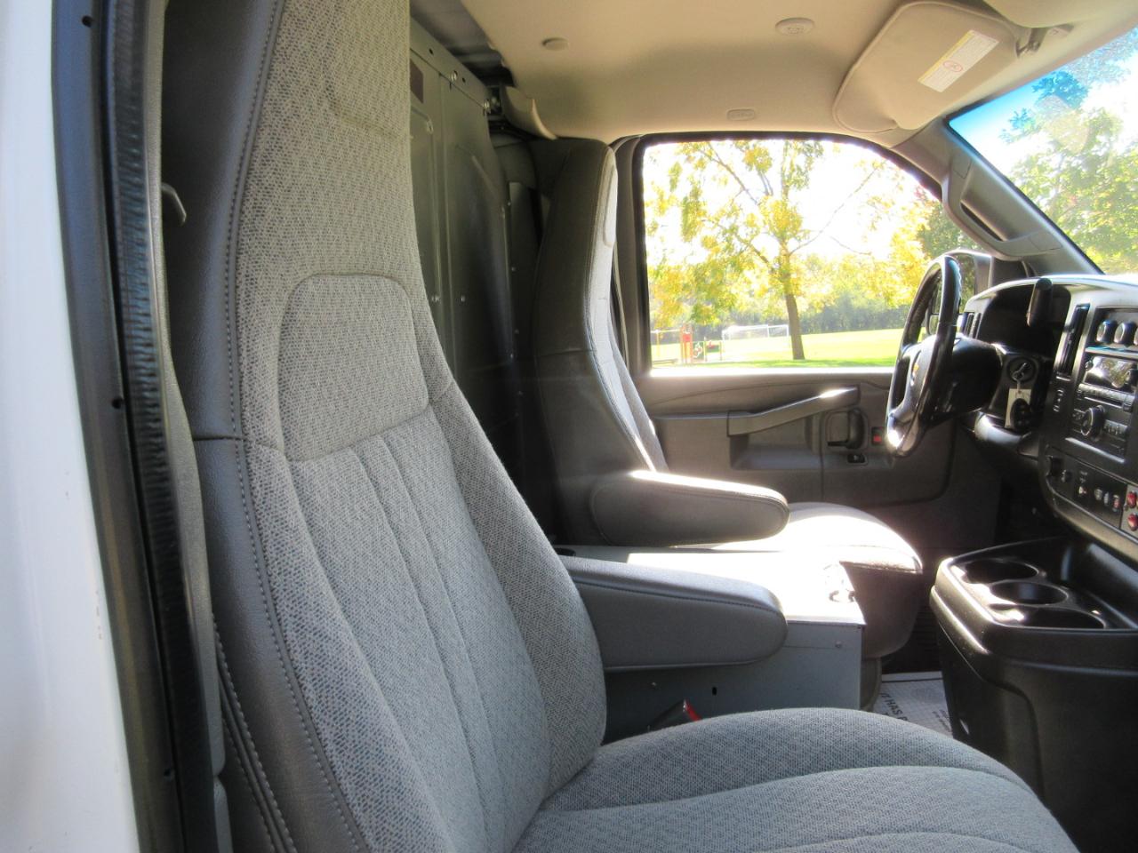 Chevrolet Express Cargo Van RWD 2500 135" 2017