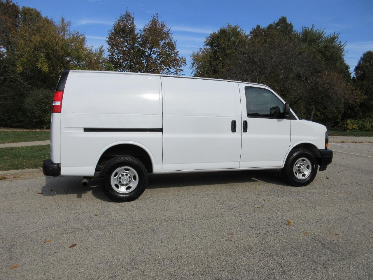 Chevrolet Express Cargo Van RWD 2500 135" 2020