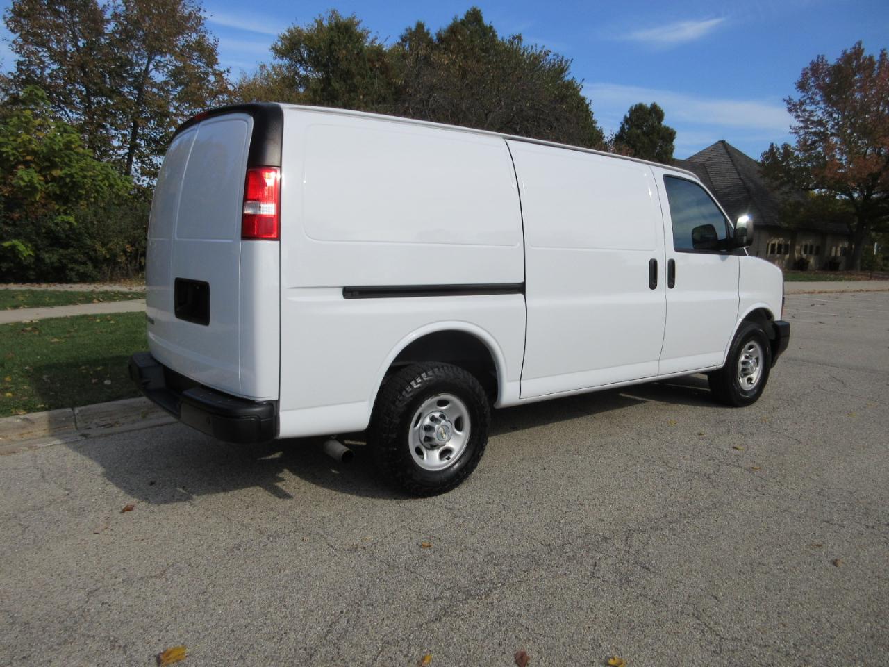 Chevrolet Express Cargo Van RWD 2500 135" 2020