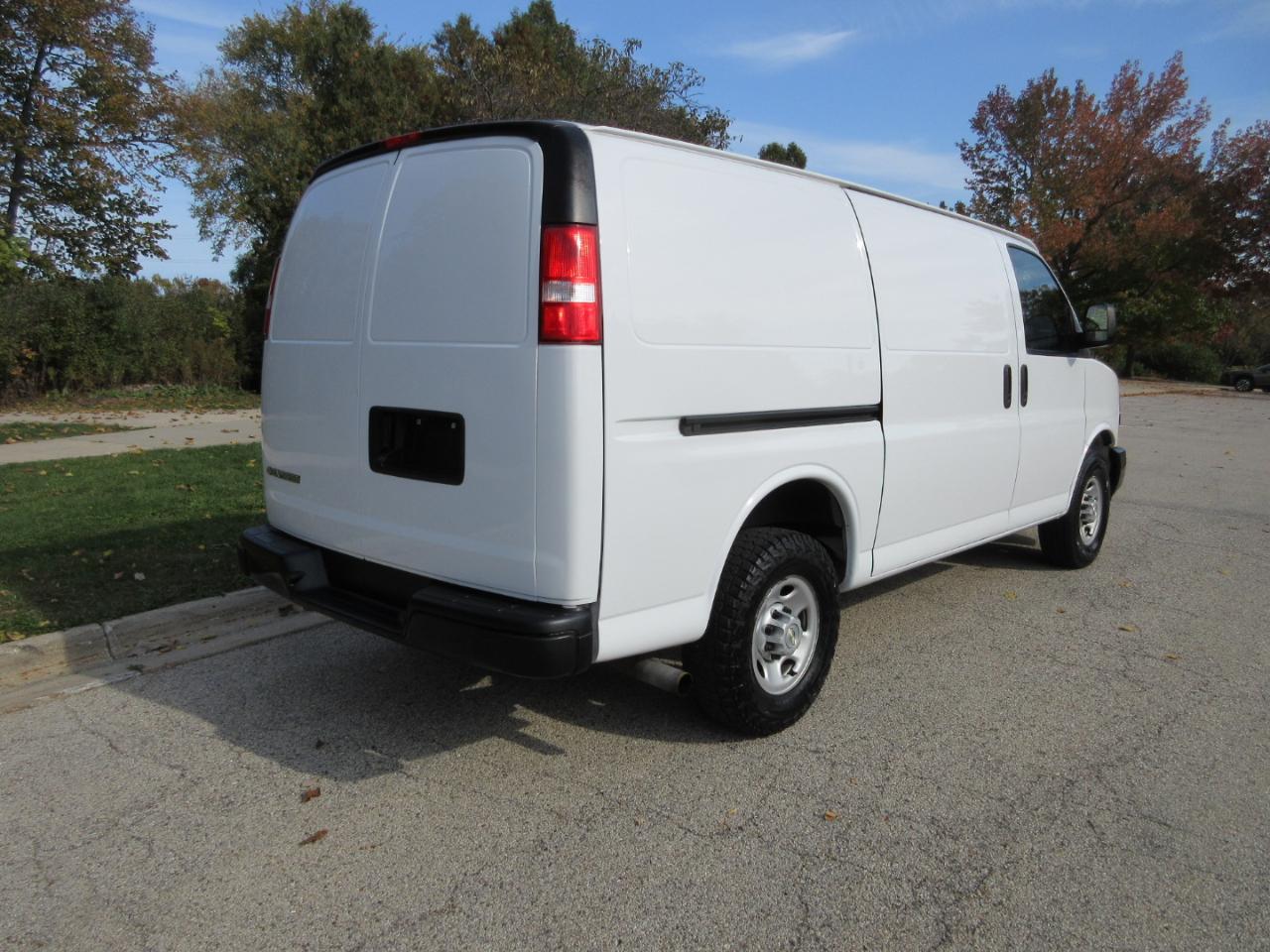 Chevrolet Express Cargo Van RWD 2500 135" 2020