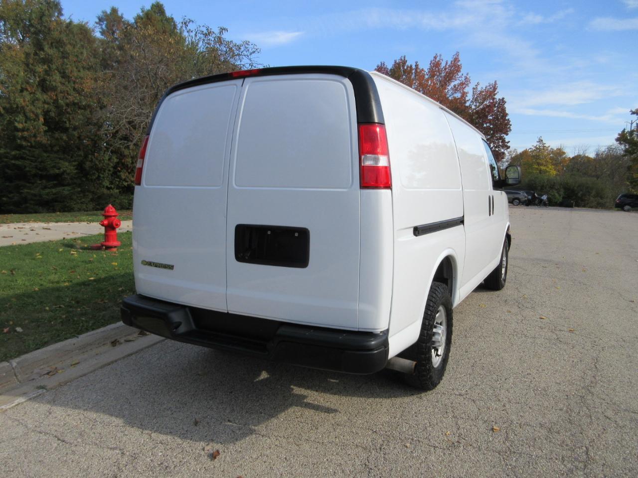 Chevrolet Express Cargo Van RWD 2500 135" 2020