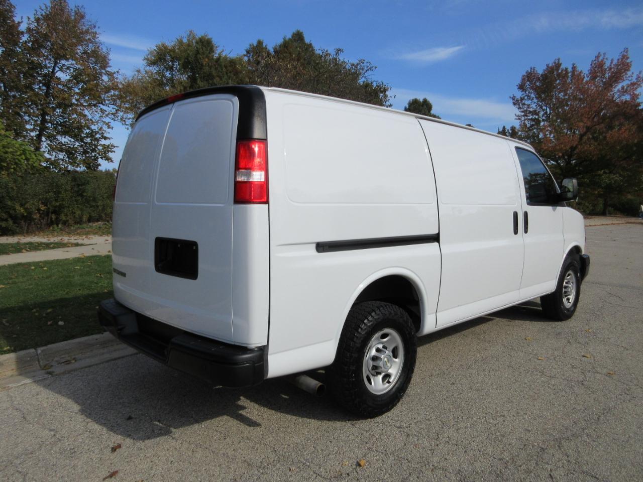 Chevrolet Express Cargo Van RWD 2500 135" 2020