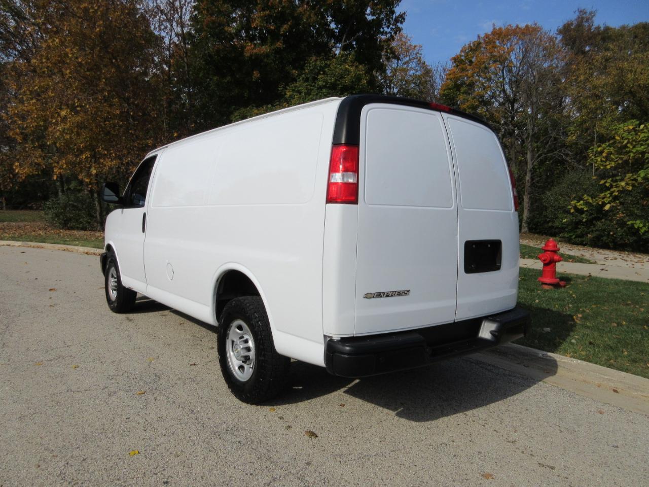 Chevrolet Express Cargo Van RWD 2500 135" 2020