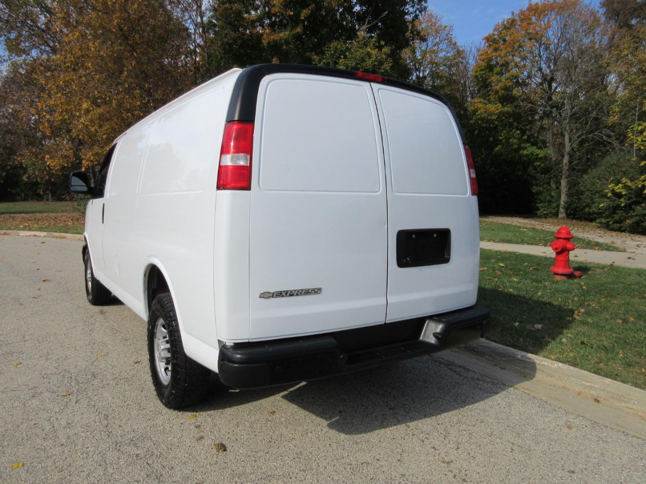 Chevrolet Express Cargo Van RWD 2500 135" 2020